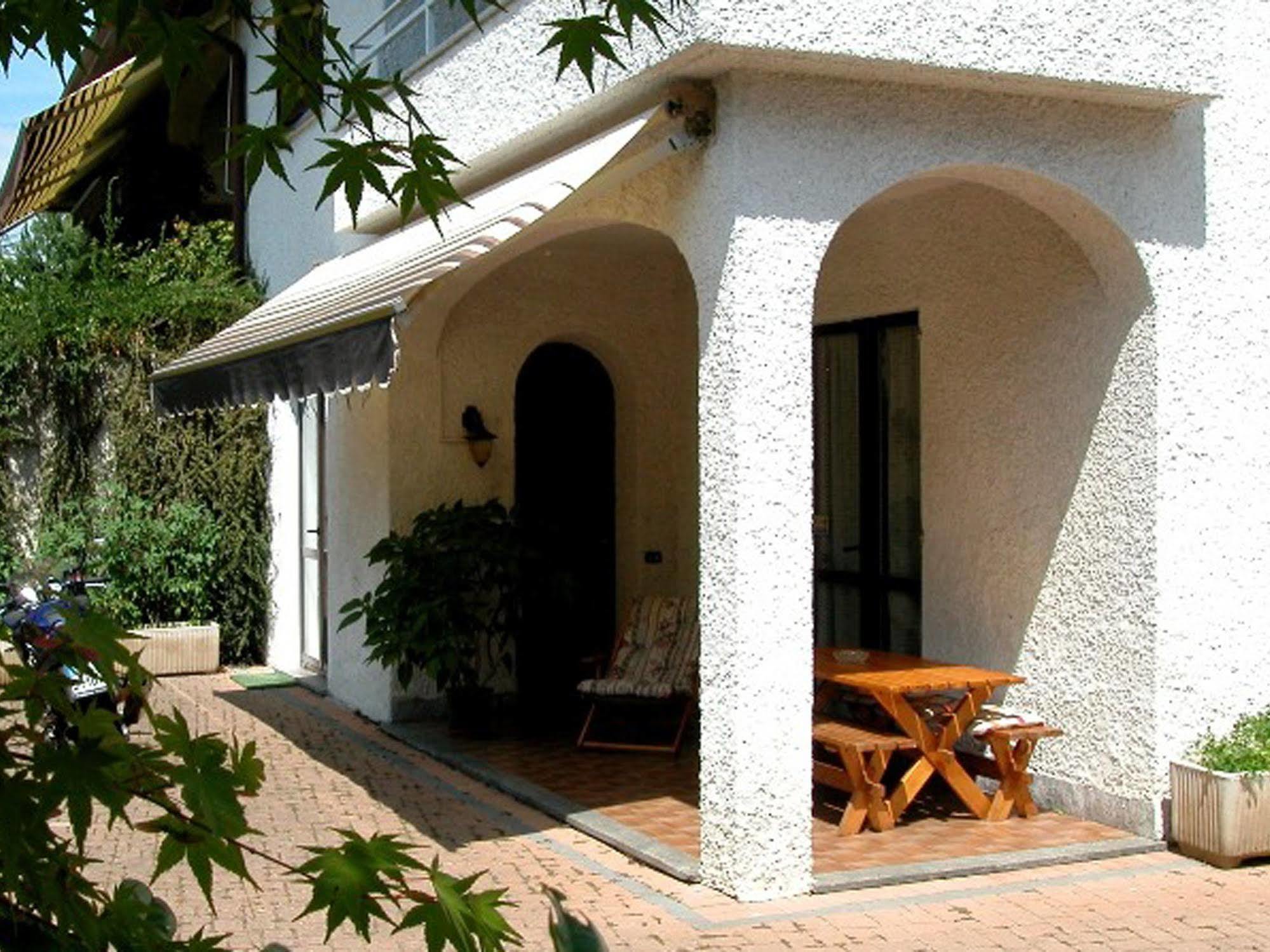 B&B Villa Monterosa Con Piscina Castronno Exteriér fotografie
